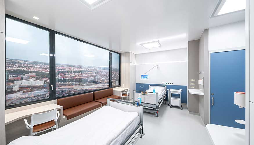 Las ventanas Schco AWS 75 BS.HI+ se instalaron en la habitacin del futuro para pacientes...