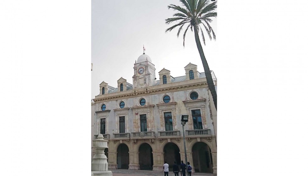 Fachada del edificio del Ayuntamiento de Almera, que en la actualidad est siendo sometido a diversas reformas. Foto: JamesNarmer...