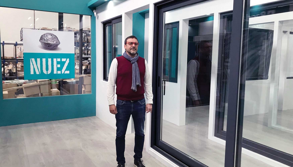 Alberto Linares, en el espacio dedicado a showroom de Ventanas Nuez