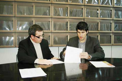 Jordi Caadas y Joan Creus, durante la firma del acuerdo