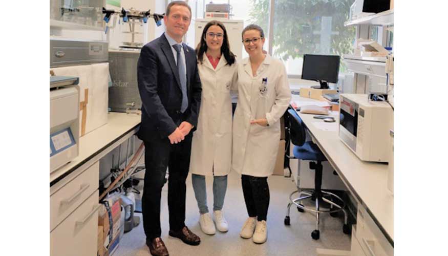 Miembros del grupo de investigación del proyecto en sus laboratorios de la EPS de Linares Miembros del grupo de investigación del proyecto en sus laboratorios de la EPS de Linares