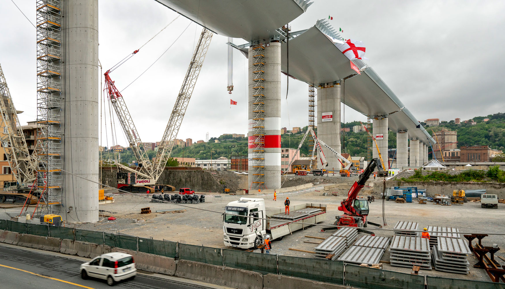 Obras de reconstrucci�n del puente Morandi