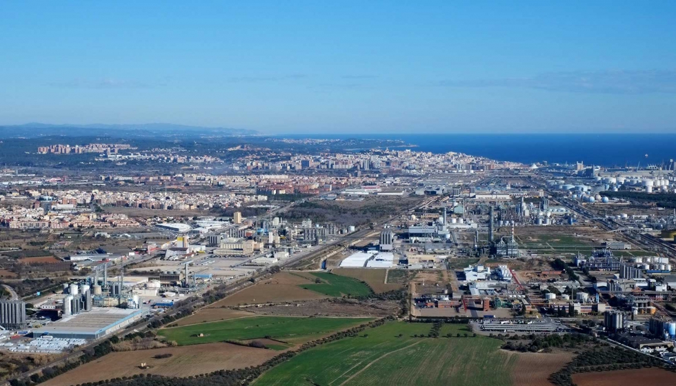 Vista area de parte del polo qumico de Tarragona