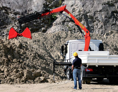 Anagrual brings together today to approximately 316 crane rental companies. In the image, a compact model of Palfinger