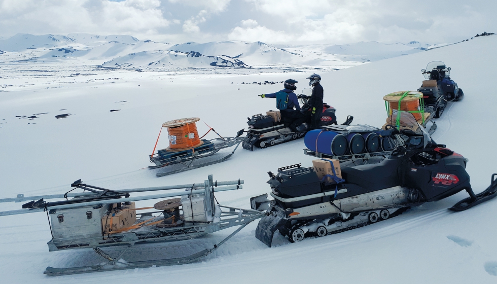 Las condiciones en el pico de Hekla, casi 1.500 m sobre el nivel del mar, aaden requisitos especiales al material...