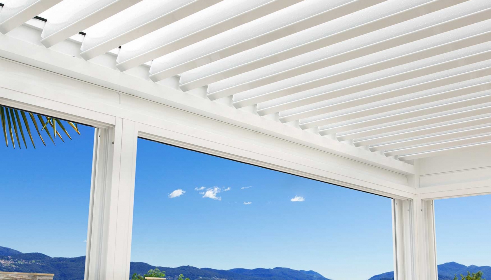 Persax lanza el nuevo toldo vertical de exterior Helia Screen Zip -  Protección solar