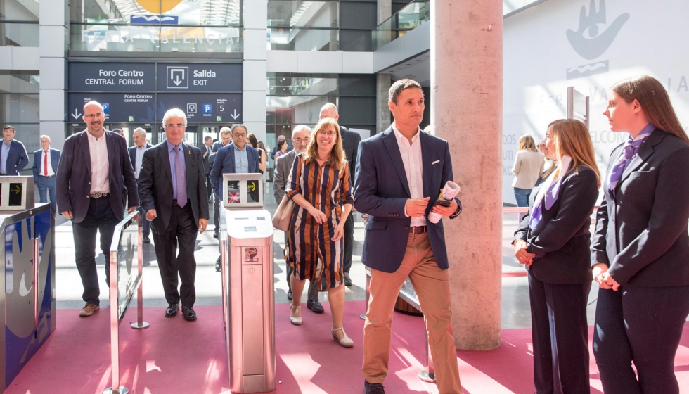 Alejandro Roda (derecha de la imagen) accediendo a Fira de Valencia en Eurobrico 2018