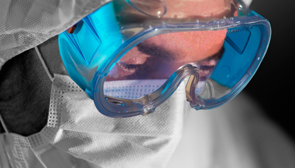 Las gafas o pantallas de proteccin deben ser uno de los principales EPI de proteccin frente a riesgos qumicos...