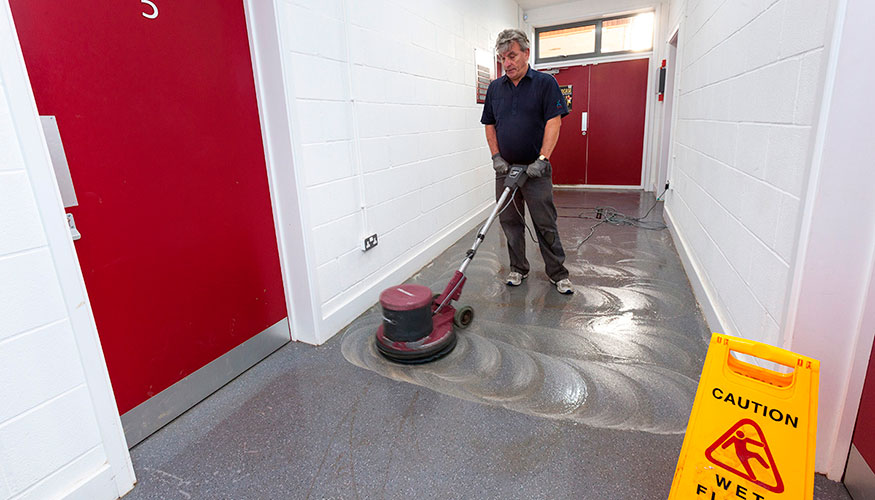 La limpieza en el lugar de trabajo es fundamental para asegurar un elevado nivel de higiene y reducir, as...