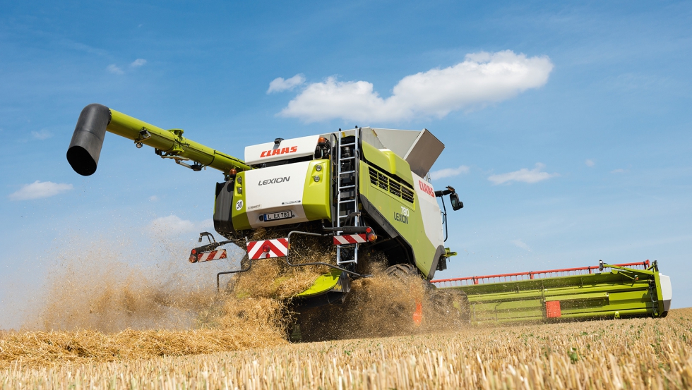 Las primeras cosechadoras de cereal ya se dejan ver por los campos de la mitad sur peninsular