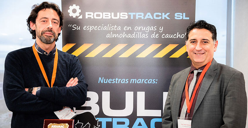 De izquierda a derecha: scar Jimnez, gerente de Robustrack, S.L., y Juan Jos Torres, presidente de Aseamac