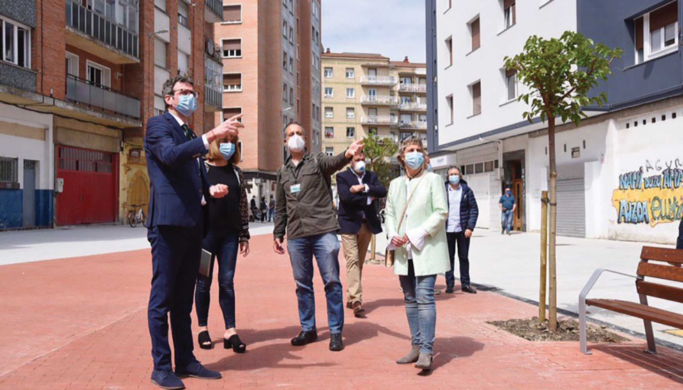 Durante la inauguracin del nuevo espacio peatonalizado, el alcalde de Vitoria-Gasteiz, Gorka Urtaran...
