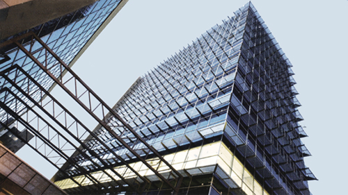 La fachada acristalada de �ltima generaci�n de la Torre Inbisa 22@, en Barcelona, dispone de control solar