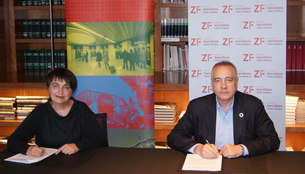 El delegado especial del Estado al CZFB, Pere Navarro, y la presidenta de TMB, Rosa Alarcn, durante la firma del acuerdo...