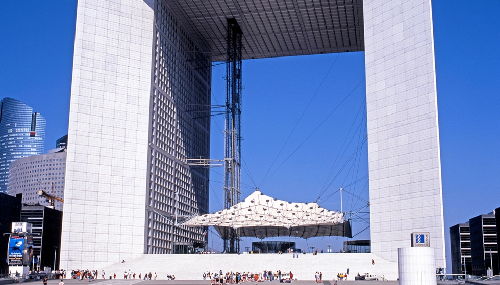 Transformar lo viejo en nuevo manteniendo el mismo aspecto - este fue el precepto durante la renovacin de la Grande Arche...