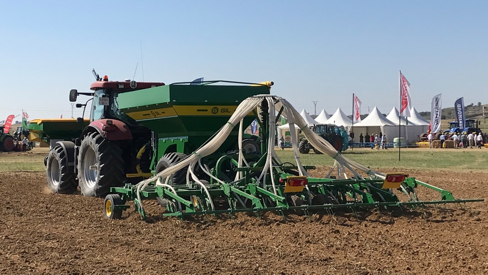 Equipo combinado de Gil trabajando en el Demoagro de 2019 celebrado en Huesca