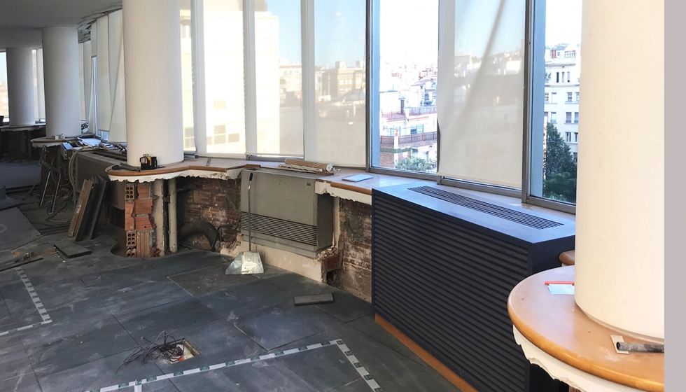 11. Vista interior en obras del antepecho de una de las oficinas, Beatriz Mdola, 2019