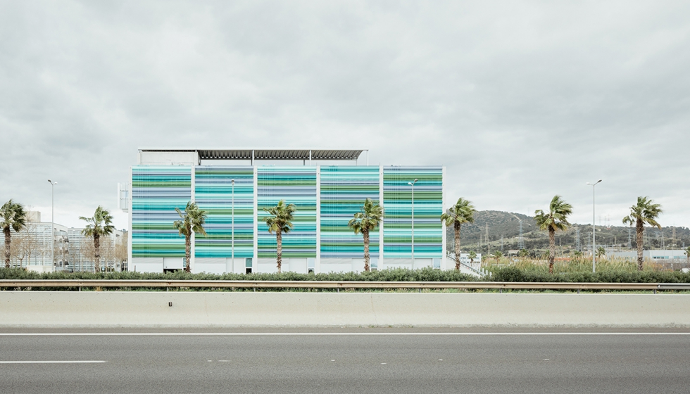 El edificio Gonsi Scrates est en Viladecans, con una fachada dirigida a la C-32. Foto: Aldo Amoretti