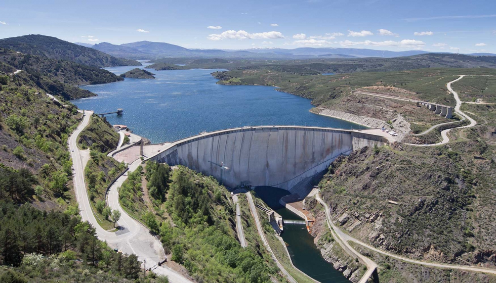 En un escenario de largo plazo, parece poco razonable fiar la sostenibilidad del sector energtico a las lluvias, ms an en el caso espaol...