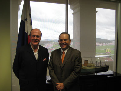 Enrique Lacalle junto con el Administrador de la Autoridad del Canal de Panam, Alberto Alemn Zubieta