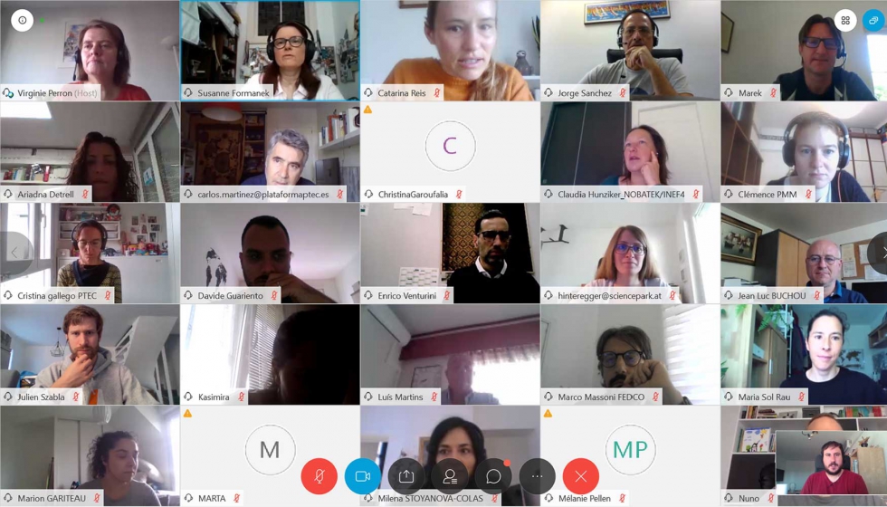 Presentacin del proyecto Galactica durante la reunin virtual y captura de pantalla de los participantes