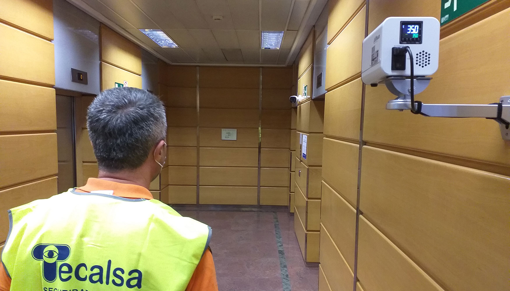 Instalacin de kit compuesto por cmara termogrfica, equipo Blackbody y NVR IP Dahua en una oficina de Ibercaja