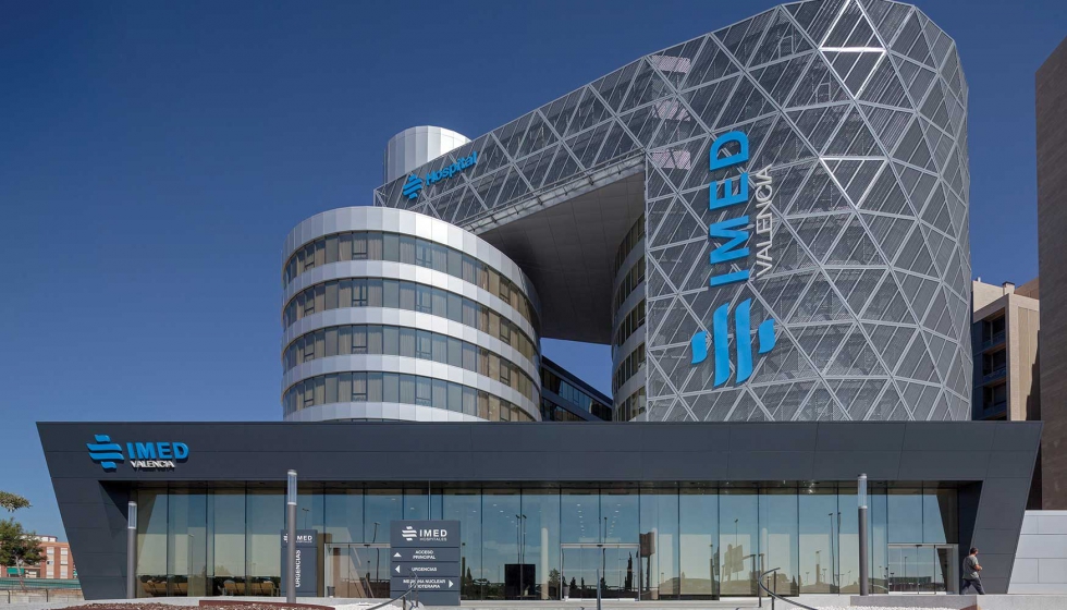 Hospital IMED Valencia, proyecto del arquitecto Francisco Nebot con muro cortina CW 50 de Reynaers