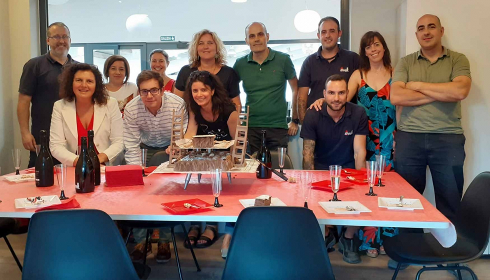 Equipo de Hispano Industrias Svelt celebrando su 20 aniversario