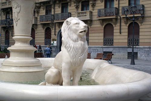 El Ayuntamiento de Bilbao ha recibido el Premio Macael 2008 en la modalidad de promotor por obras como la fuente de la plaza Jado...