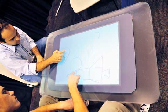 Through a touch screen, it is already possible to draw in two dimensions