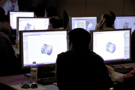 SolidWorks permite, a partir del diseo 3D realizado en la parte CAD, realizar todo tipo de simulaciones