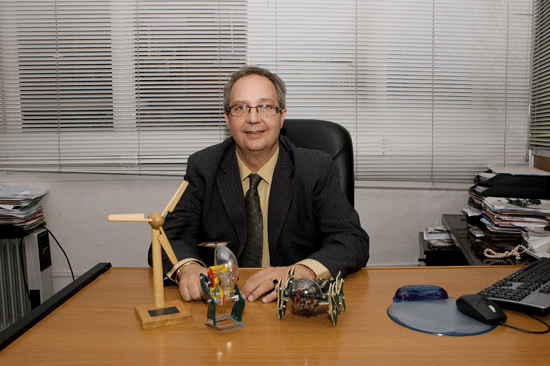 Luis Beltrn en su despacho de las oficinas de Fadisel en la ciudad condal