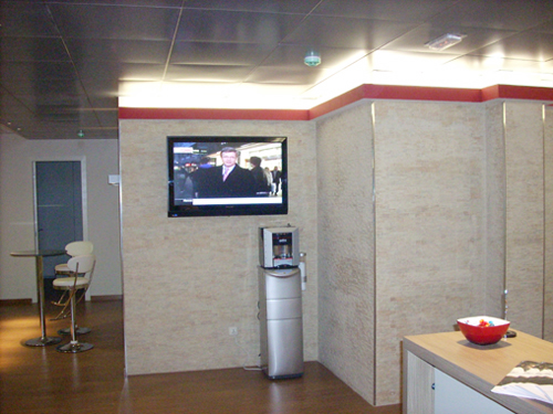 El centro de Barcelona cuenta con 900 metros cuadrados repartidos en 21 despachos y 3 salas de reuniones