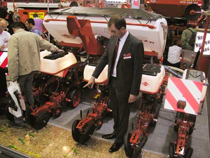 Jos Lafuente, general director of Kuhn Ibrica, together with the new Maxima 2 TI precision seeder