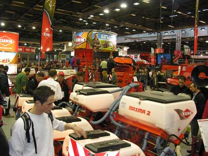 The stand of Kuhn, one of the largest in Sima 2009, deployed the wide range of agricultural equipment company