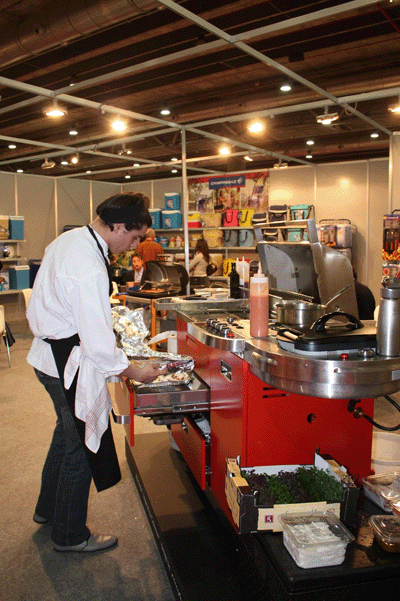 Demostracin de cocina con la barbacoa Diamento de Coleman