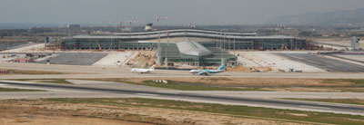 Panormica del dique central de la nueva Terminal Sur del Aeropuerto de Barcelona