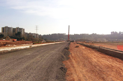 Los promotores de la obra se han decantado por utilizar el rido siderrgico como material granular para la subbase y la base del firme de calzada...