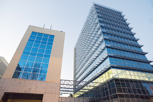 El distrito 22@ a�adir� cerca de 70.000 m2 de oficinas este 2009. Imagen de la Torre Inbisa 22@