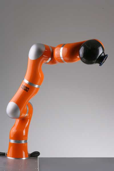 El robot de construccin ligera de Kuka, modelo LWR (Light Weight Robot), de forma modular, presenta siete grados de libertad...