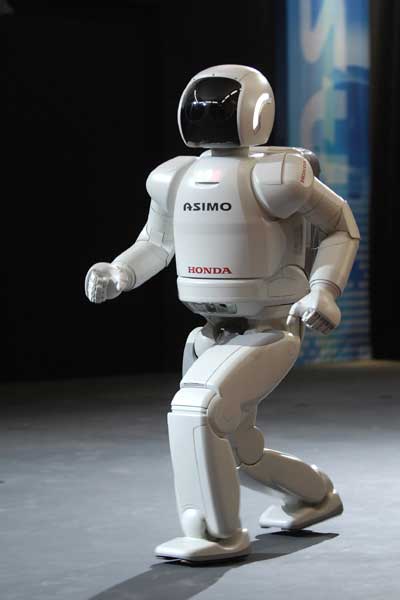 Diseado y fabricado por Honda, Asimo fue el primer robot bpedo y humanoide
