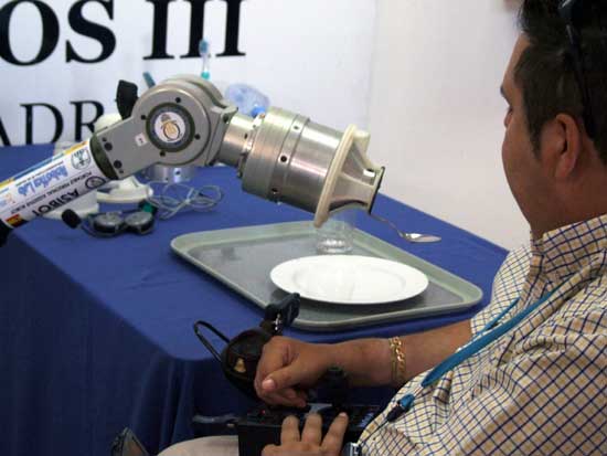 El robot Asibot, desarrollado en la Universidad Carlos III...