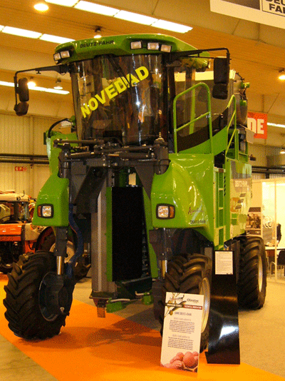 Vendimiadora autopropulsada Deutz-Fahr Agrovitis presentada en Tecnovid