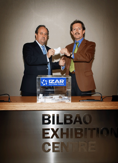 Jos Miguel Corres, Managing Director of the BEC, along with Carlos Pujana, managing director of Izar