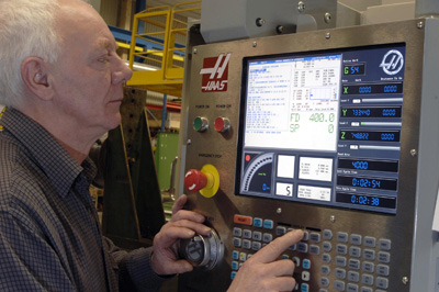 El EC1600CE de Haas, instalado a finales de 2007, se utiliza para mecanizar componentes del Rototilt...