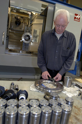 En el nuevo centro de Haas se fabrican un total de 55 piezas diferentes del Rototilt