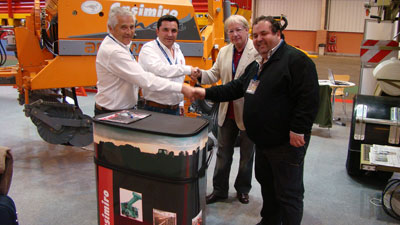 From left to right: Ral Mdica, head of sales of Casimiro machines, Jos Antonio Martnez, commercial Manager of the same, Mr...