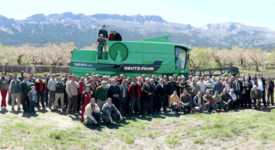 Group photo of those attending the seminar organized by Deutz-Fahr