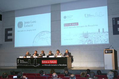 Las ponencias se clausuraron con una mesa redonda donde expertos opinaron sobre el mercado de oficinas en Barcelona