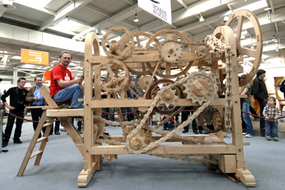 Creaciones de madera con 40 artistas internacionales